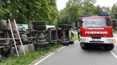 Loewenstein: Umgekippter Lkw-Kipper - Fahrer verletzt